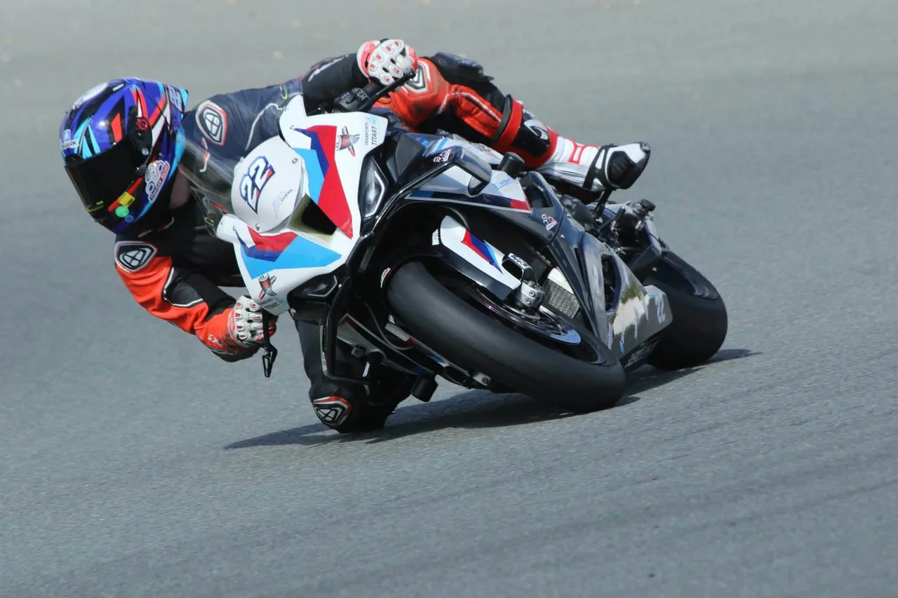 Evan Fievet et sa toute nouvelle BMW S1000RR 2026 — StarTeam Racing